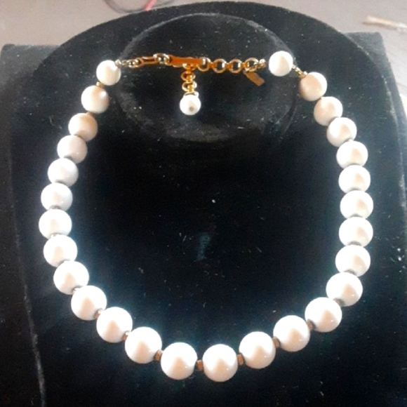 Monet Jewelry - Vintage Elegant White Bead Necklace (Monet)